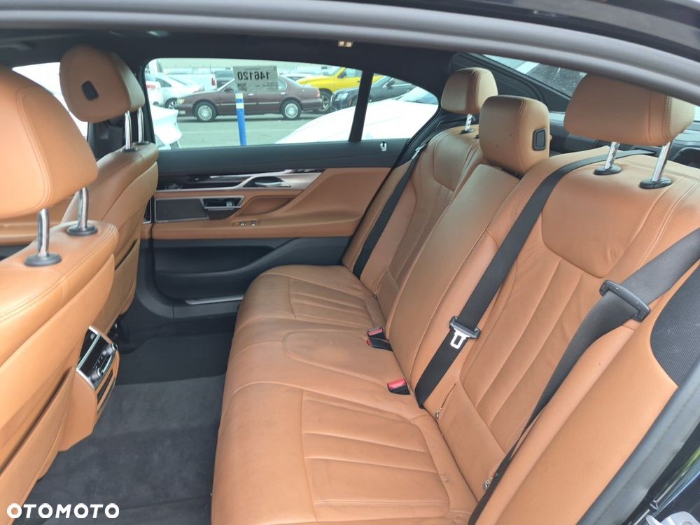 BMW Seria 7 740i - 9