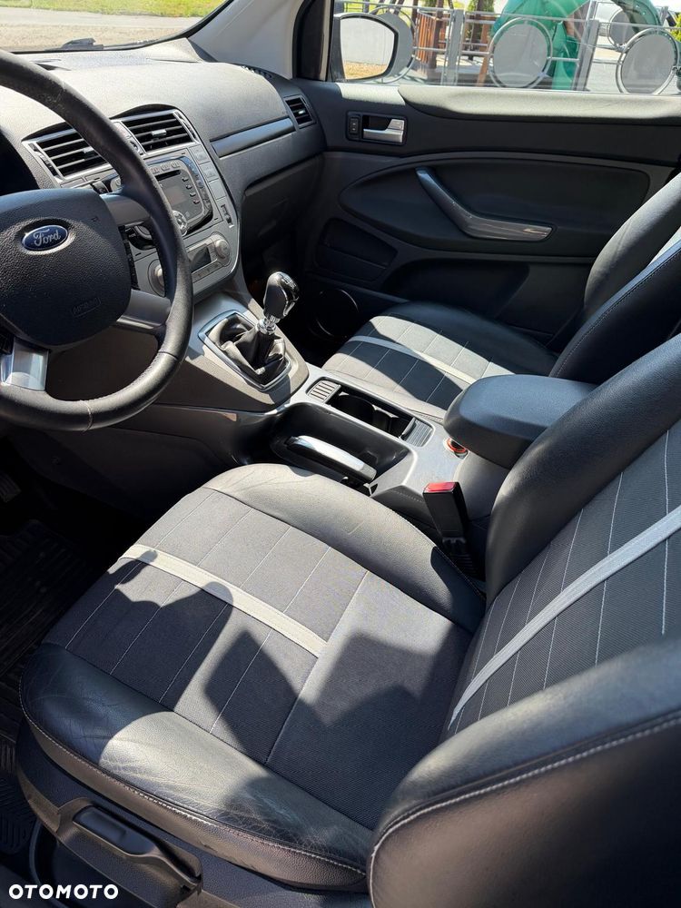 Ford Kuga 2.0 TDCi 2x4 Titanium - 20