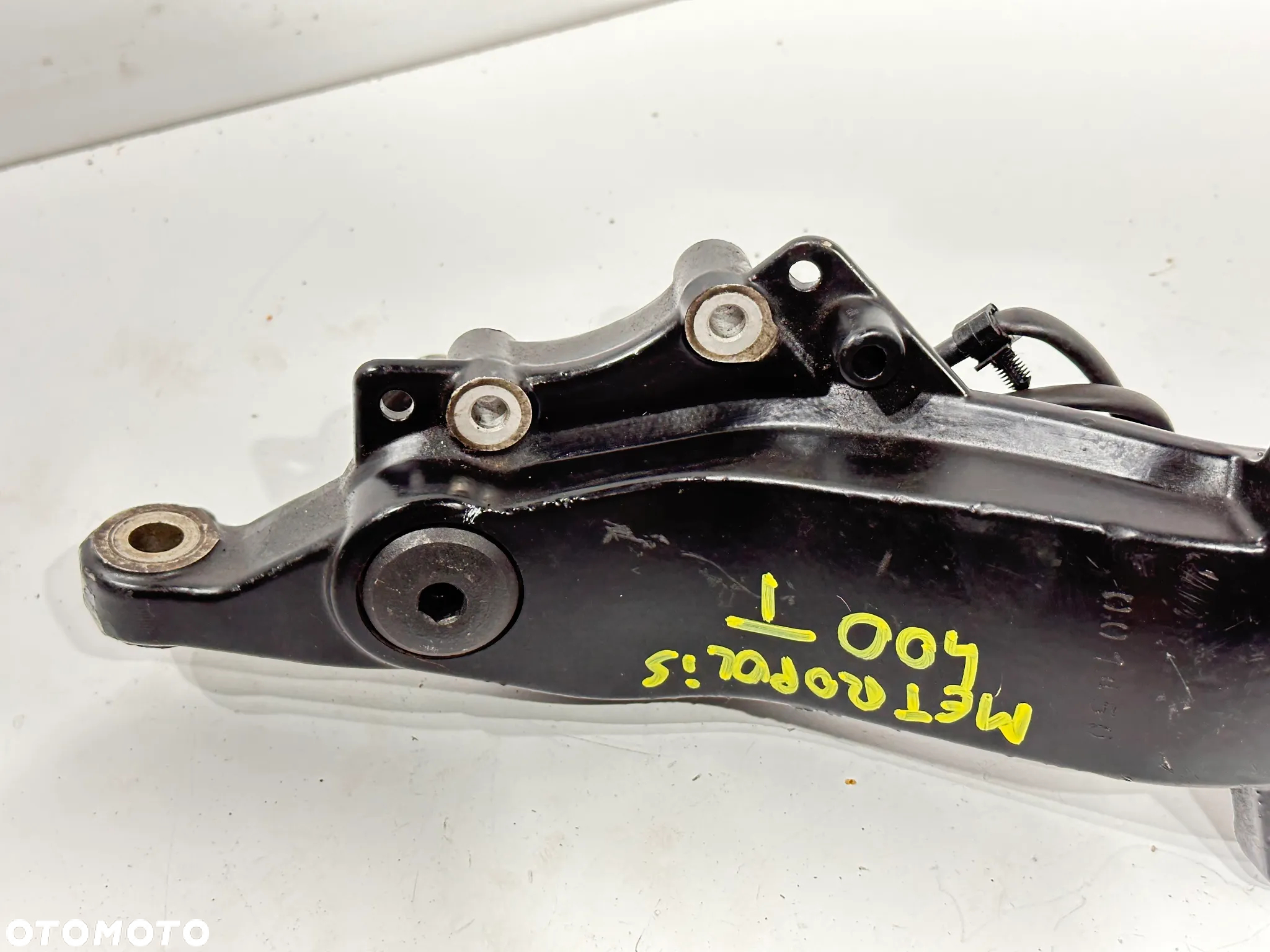 Zwrotnica noga zawieszenie L Peugeot Metropolis 400 - 2