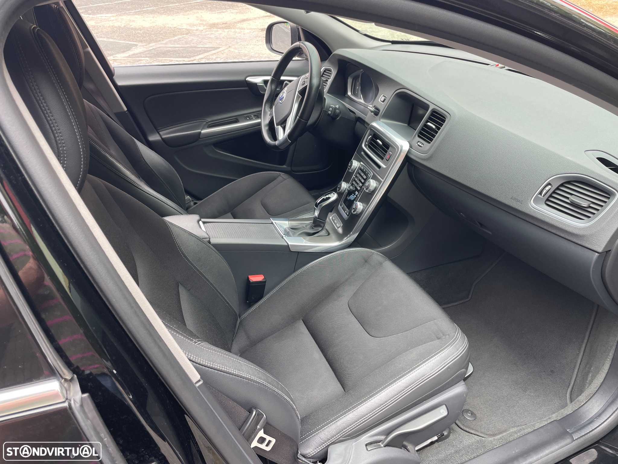 Volvo V60 2.4 D6 Momentum AWD Phev - 17