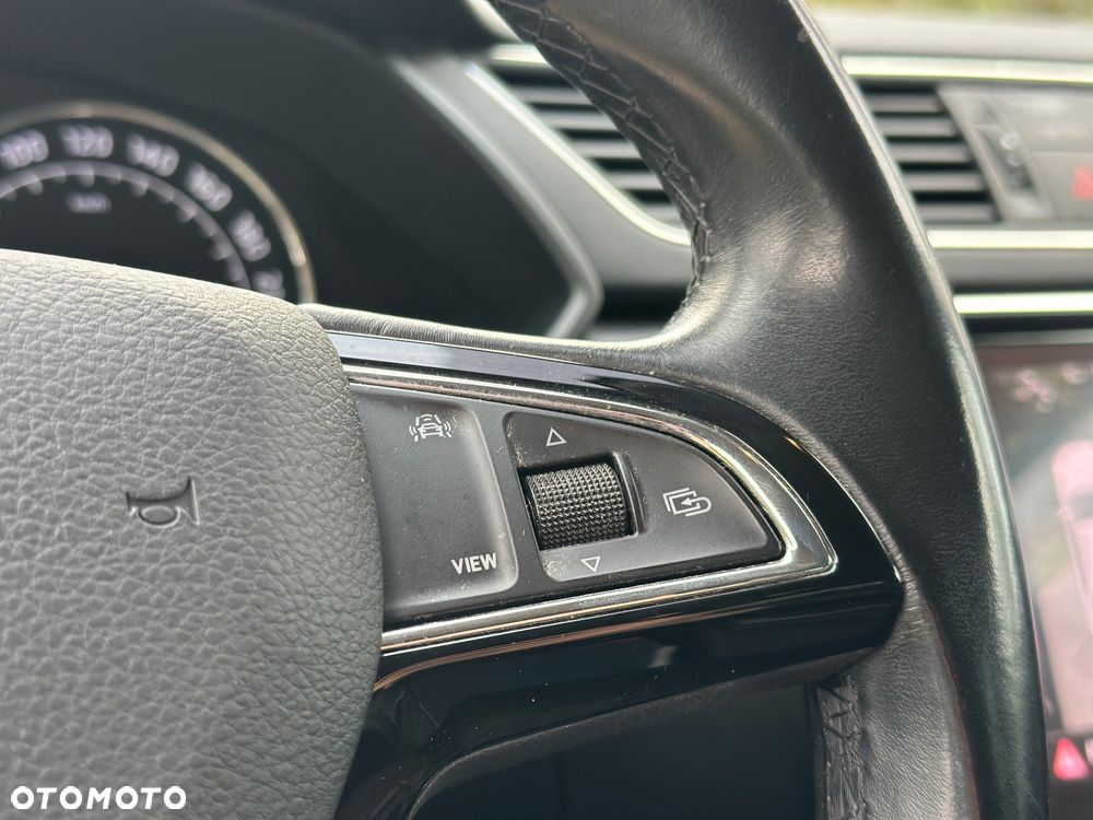 Skoda Superb 2.0 TDI Premium Edition - 23