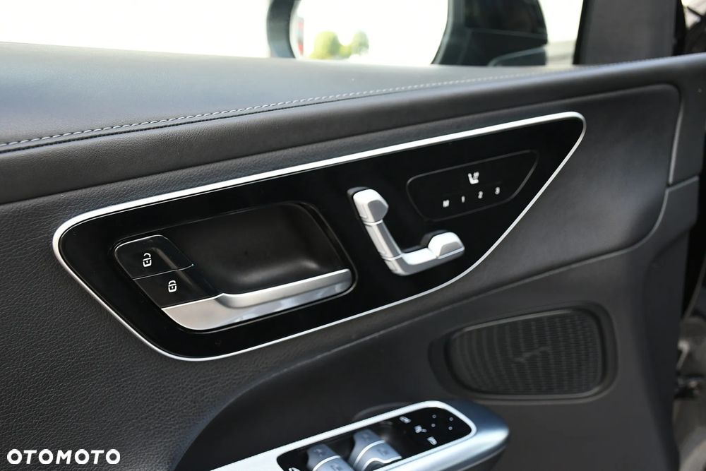 Mercedes-Benz GLC 300 e PHEV 4-Matic AMG Line - 29