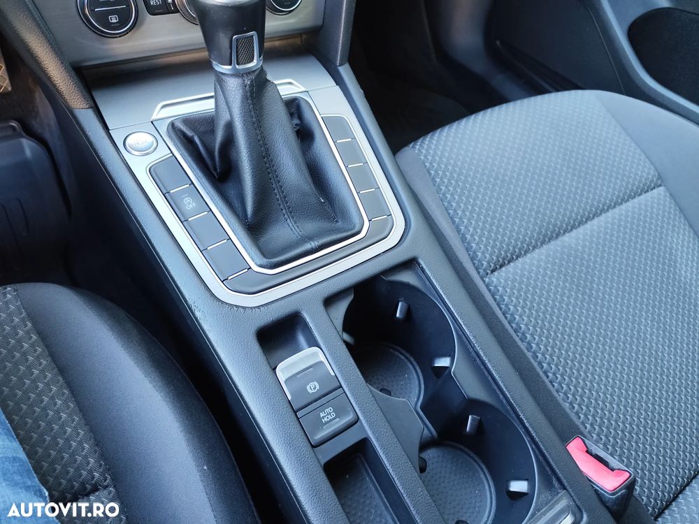 Volkswagen Passat 2.0 TDI Comfortline - 11