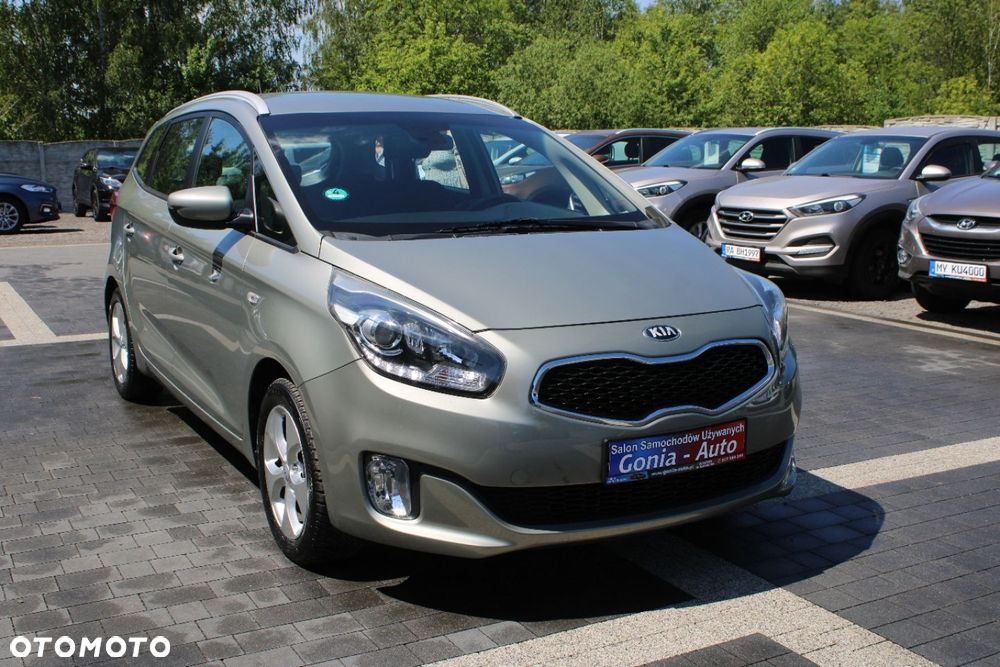 Kia Carens - 9