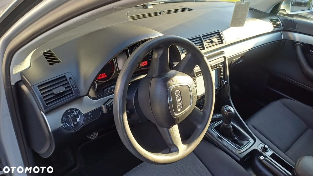 Audi A4 Limousine - 10