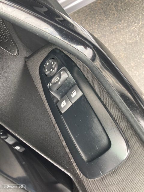 Peugeot 208 1.5 BlueHDi Signature - 24