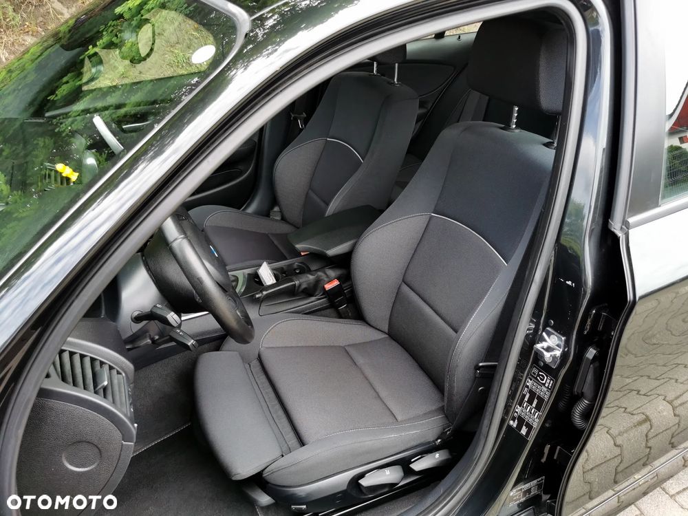 BMW Seria 1 120i Edition Sport - 17