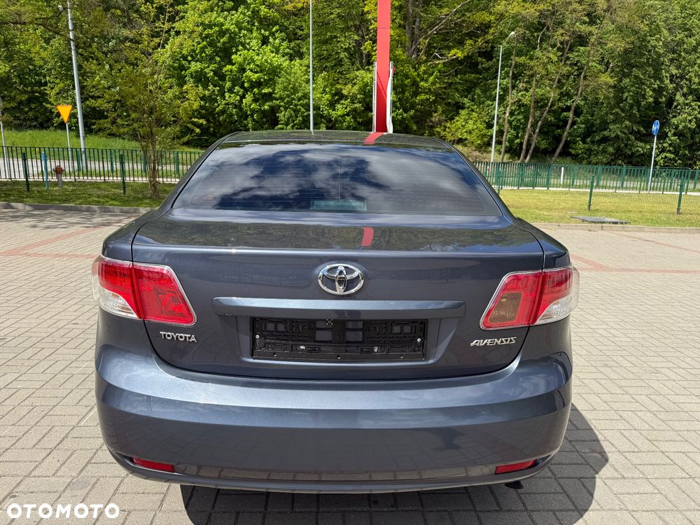 Toyota Avensis 2.0 Executive - 7