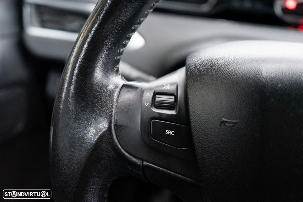 Peugeot 208 1.2 PureTech Style - 32