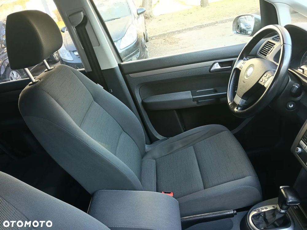 Volkswagen Touran 1.9 TDI Trendline DSG - 12