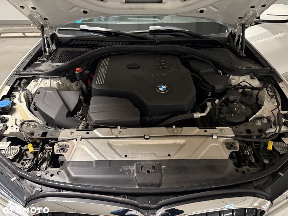 BMW Seria 3 330i M Sport sport - 12