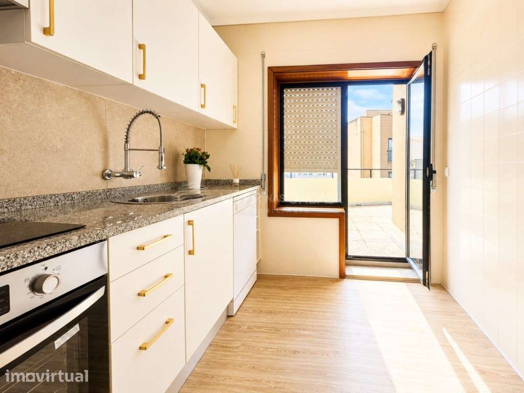 T2 Duplex Remodelado com Terraço e Futuro Metro à Porta em Vila Nov... - Grande imagem: 2/30