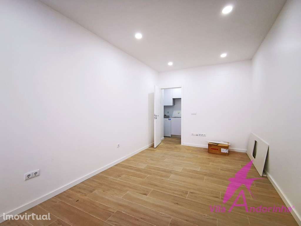 Loja para comércio/serviços na Rua Manuel Espregueira - Grande imagem: 3/8