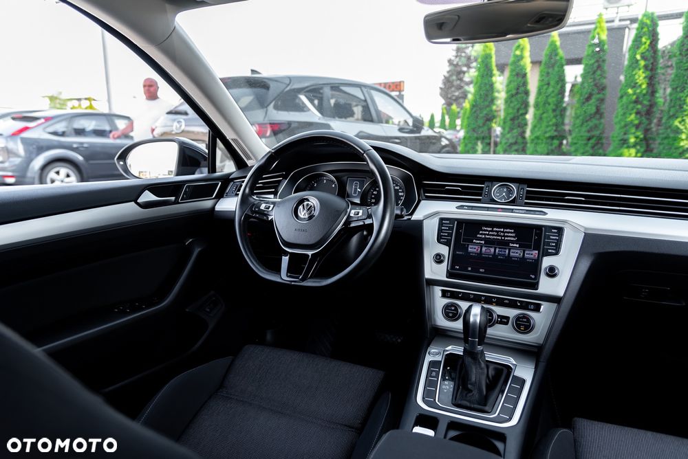Volkswagen Passat Variant 2.0 TDI SCR DSG Trendline - 26