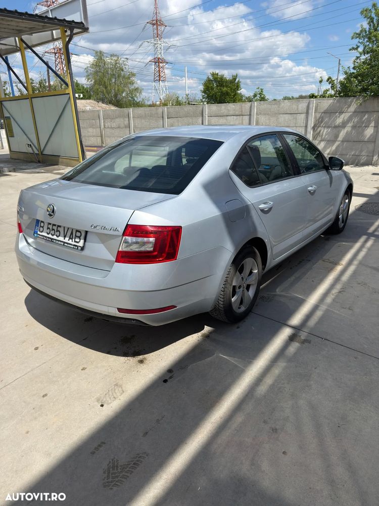 Skoda Octavia 1.6 TDI DSG Style - 3