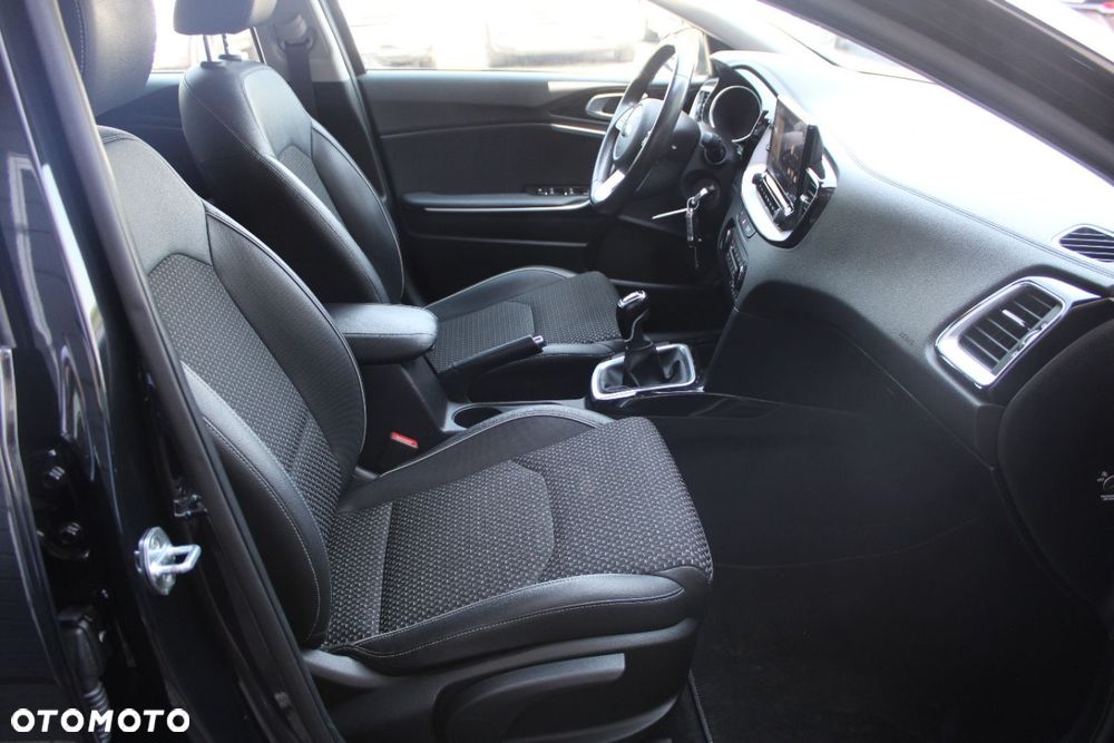 Kia XCeed - 24