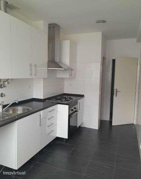 Apartamento T2 remodelado na Quinta do Mendes - Grande imagem: 2/9