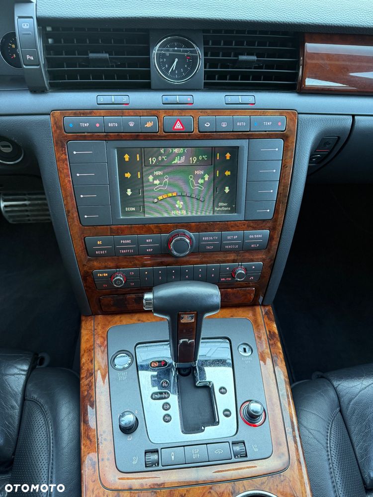 Volkswagen Phaeton 4.2 V8 4Mot (5 os.) - 25