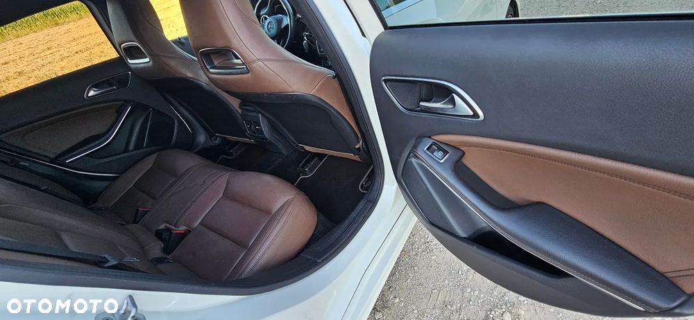Mercedes-Benz Klasa A 220 d 4Matic 7G-DCT - 17