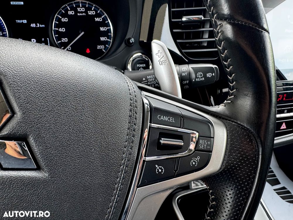 Mitsubishi Outlander 2.4 4WD Plug-In Hybrid Plus - 14