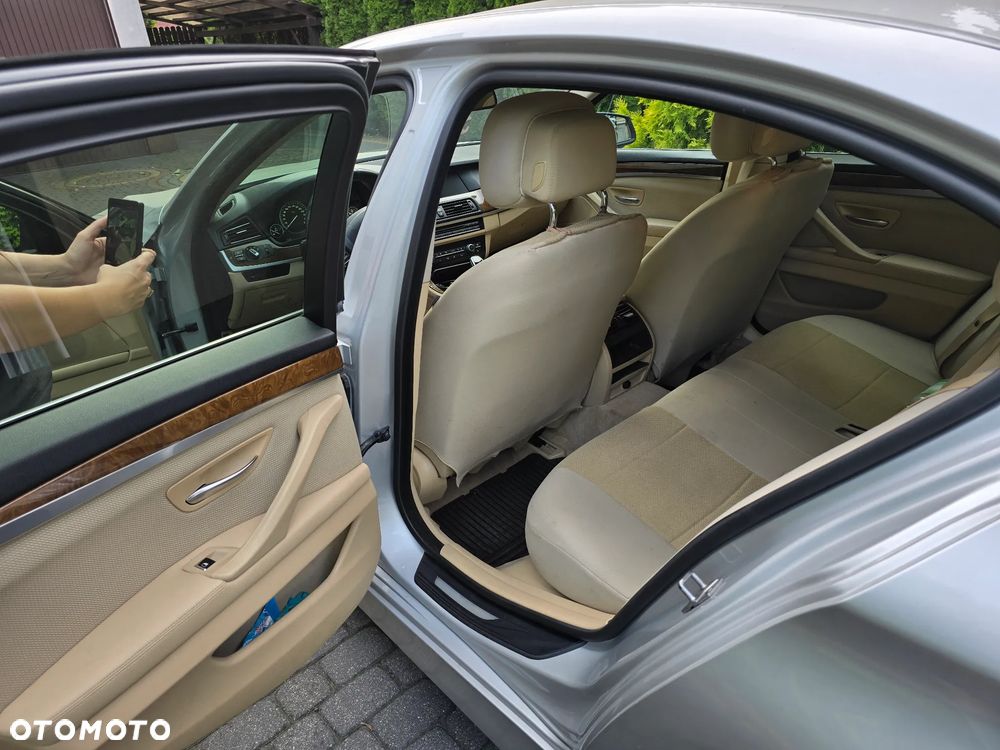 BMW Seria 5 530d xDrive Modern Line - 13
