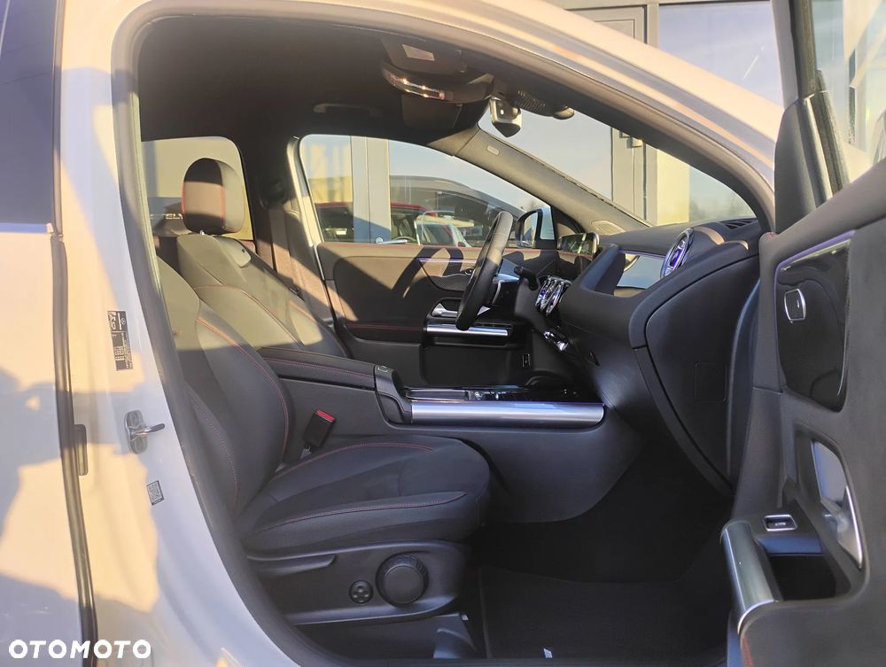 Mercedes-Benz GLA 200 AMG Line - 16