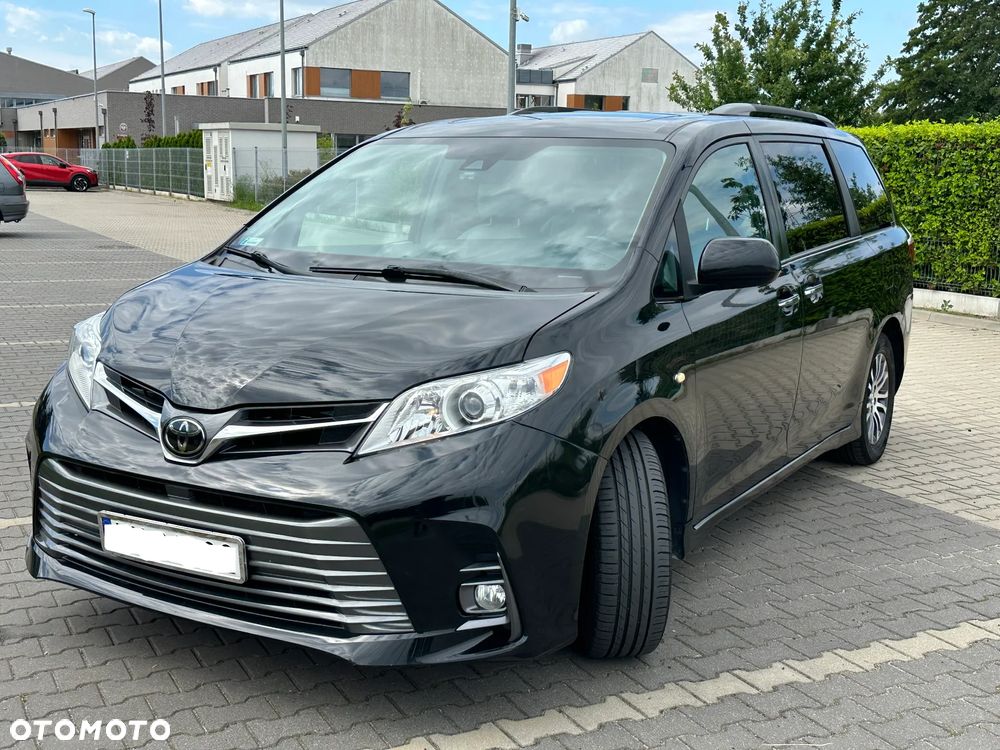 Toyota Sienna - 2