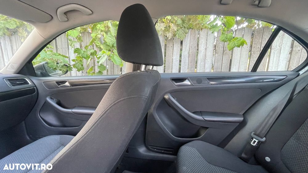 Volkswagen Jetta 1.6 TDI Comfortline - 3