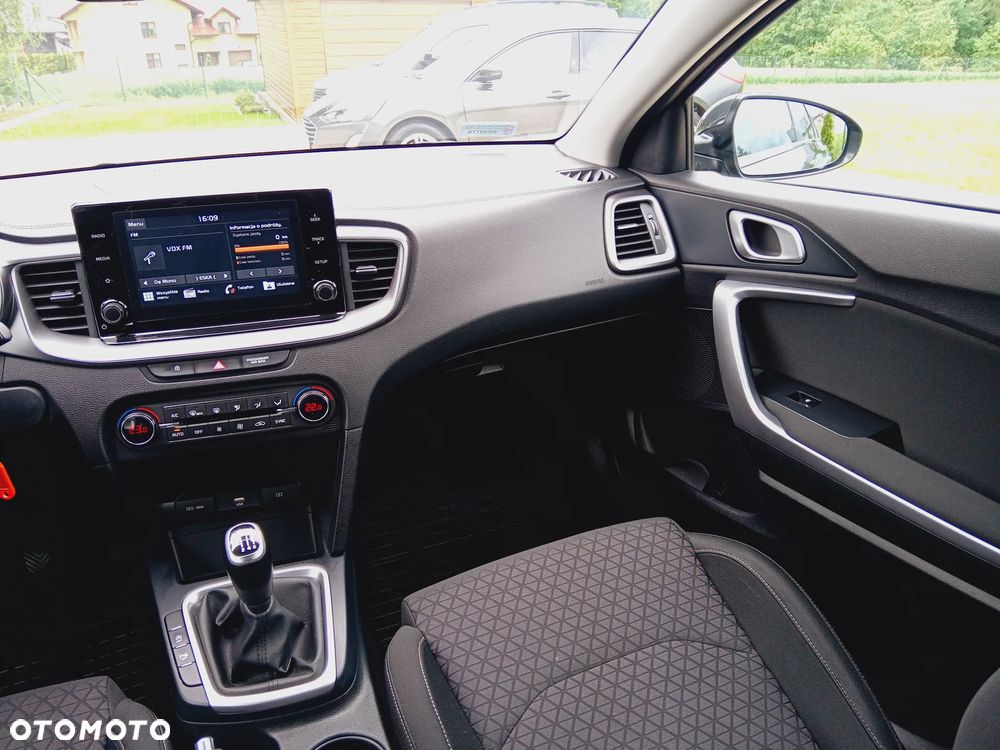 Kia Ceed 1.6 CRDi SCR M - 33