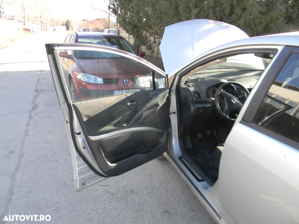 Dezmembrari  Toyota COROLLA verso  2004  > 2009 2.2 D-4D Motorina - 12