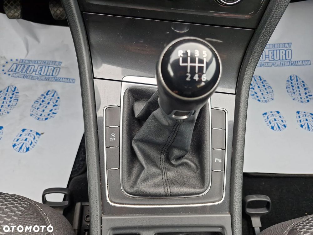 Volkswagen Golf - 34
