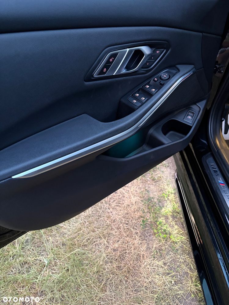 BMW Seria 3 M340i xDrive - 23