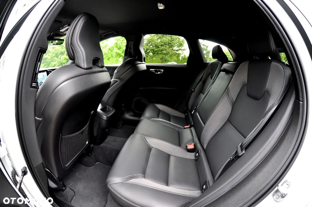 Volvo XC 60 B4 D AWD Ultimate Dark - 15