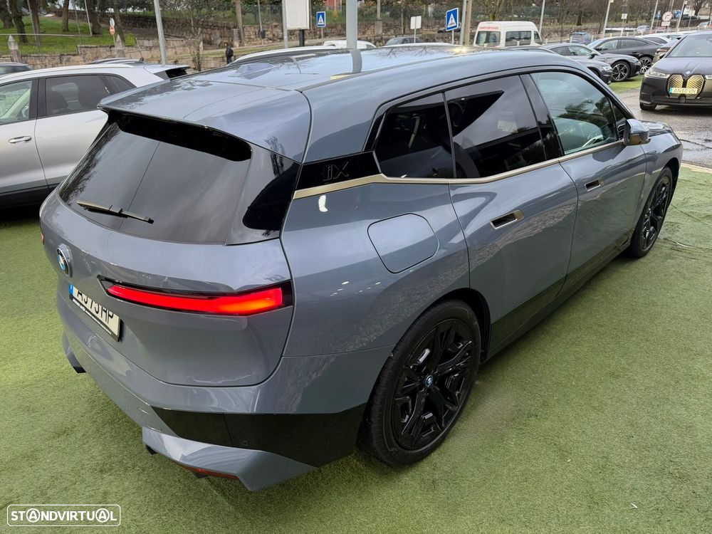 BMW iX xDrive 40 Pack Desportivo - 11