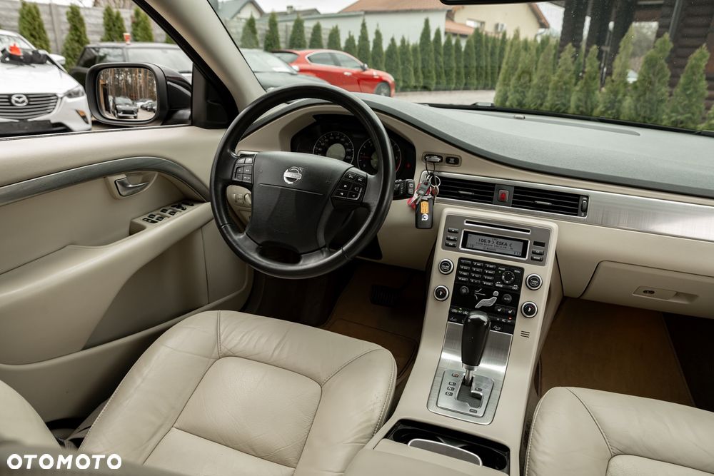 Volvo XC 70 D5 AWD Momentum - 27