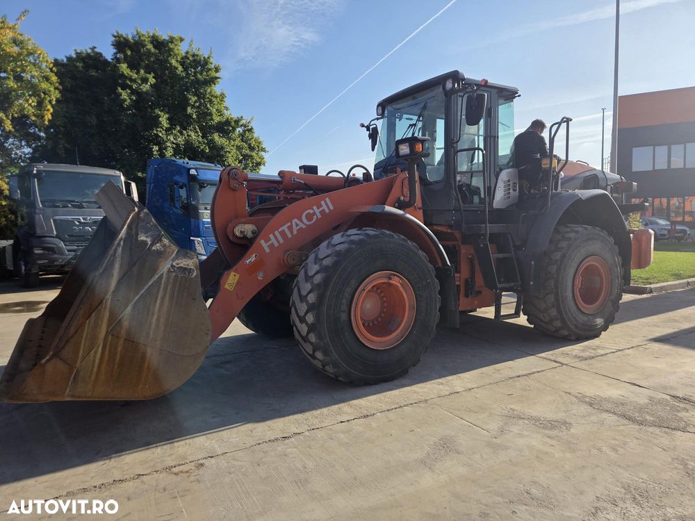 Hitachi ZW250-6, 2021, 7.117h, 23.578km, cupa 4mc, gresare automata, Masa operationala 21,4t, anv MICHELIN 60% ok, camera spate, GPS in romana, posibilitate leasing 4 ani, 200 CP, consum mediu 11,3l/h, revizii facute-PROMOTIE 91.900 EUR+Tva - 9
