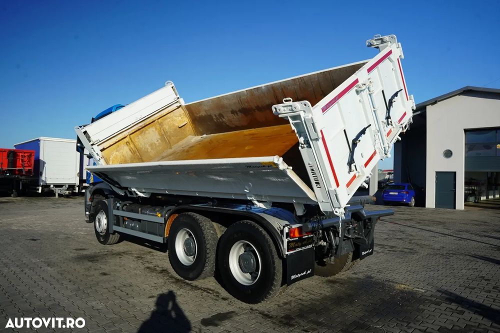 Mercedes-Benz AROCS 3336 / 6x4 / BASCULABILĂ PE 3 PĂRȚI - 5,2 M / 2x OBOANE LATERALE CU ACȚIONARE HIDRAULICĂ / CUTIE DE VITEZE AUTOMATĂ / EURO 6 - 10