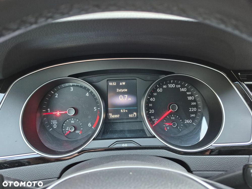 Volkswagen Passat 2.0 TDI (BlueMotion Technology) Highline - 16