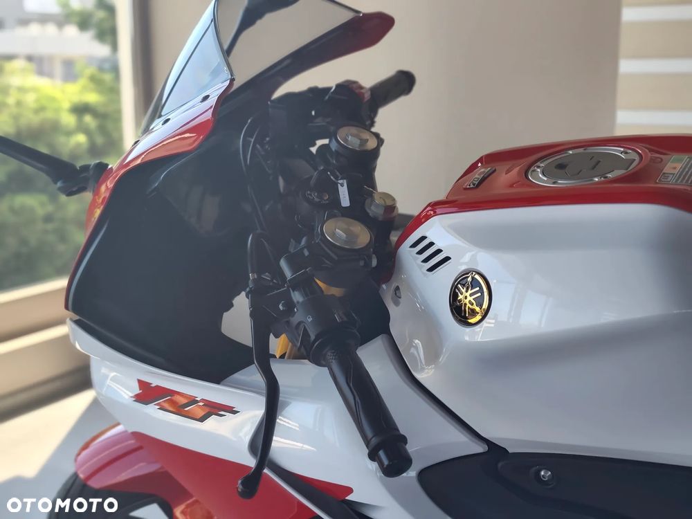 Yamaha YZF - 8
