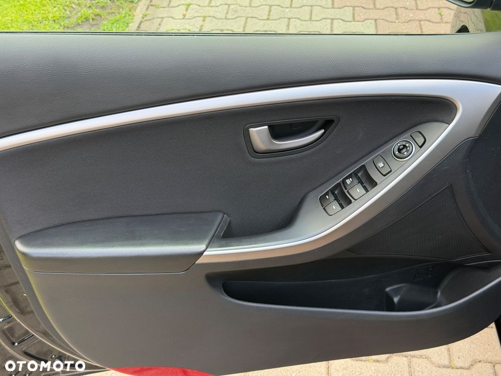 Hyundai i30 blue 1.4 Classic Navigation - 30