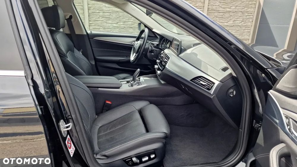 BMW Seria 5 530d Touring Sport Line - 28