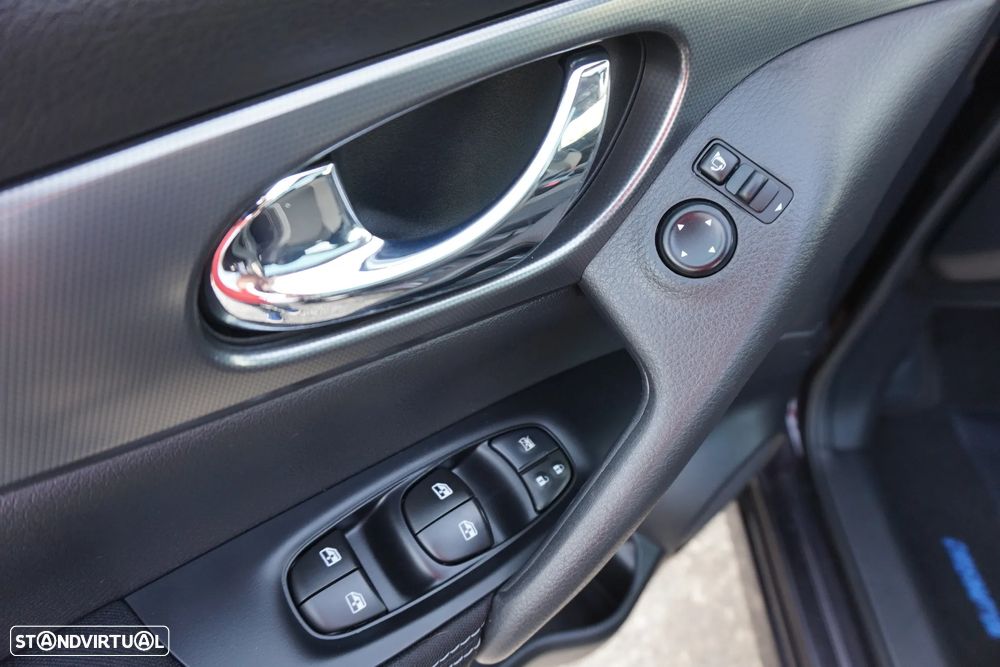 Nissan Qashqai 1.6 dCi Xtronic N-Connecta - 36