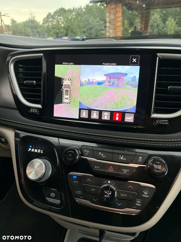 Chrysler Pacifica - 28