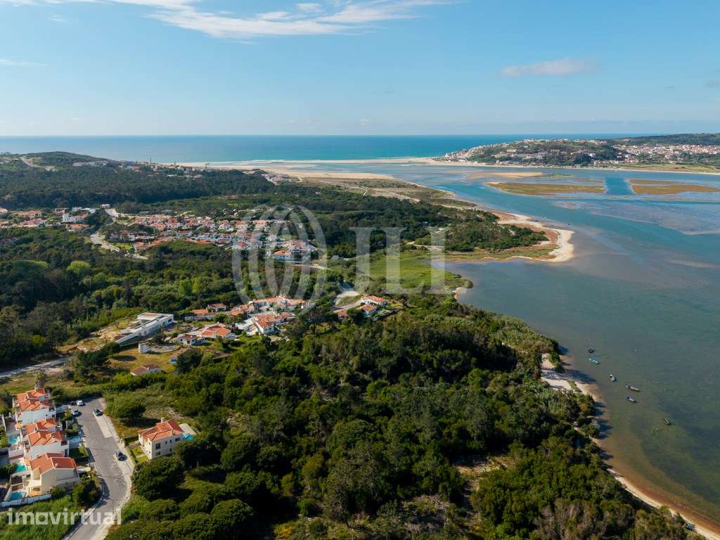 Terreno para construção de moradia T4, em Óbidos