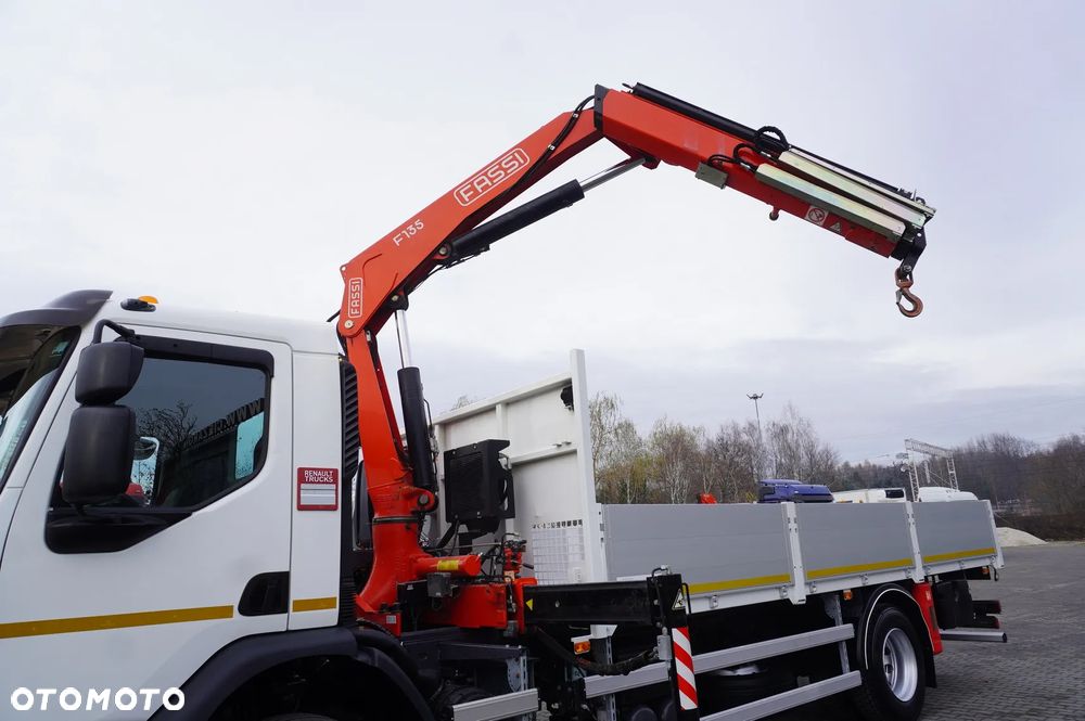 Renault C280 DTI 8 / HDS Fassi 5,6 t / Zasięg 8 m / Platforma 15 EPAL - 17