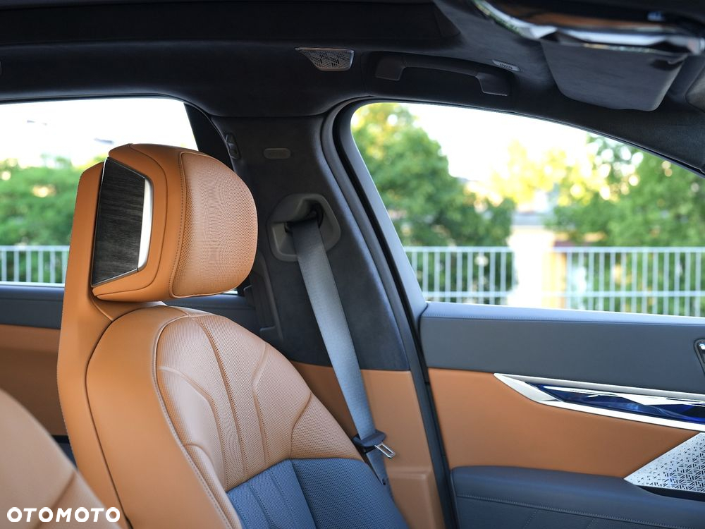 BMW Seria 7 - 18