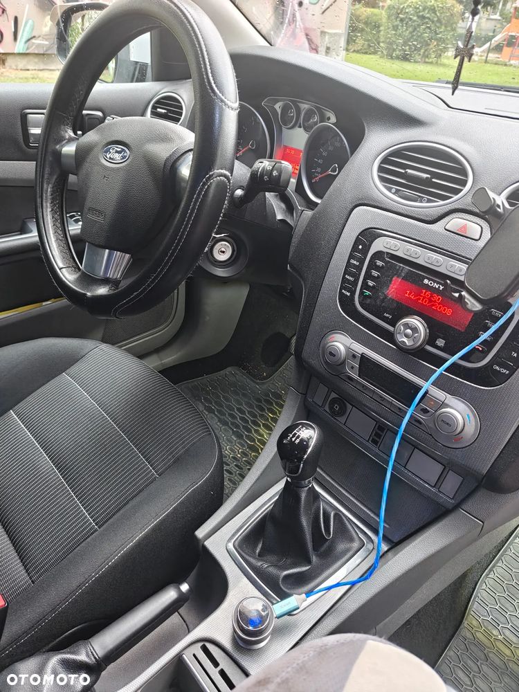 Ford Focus 2.0 16V Trend - 19