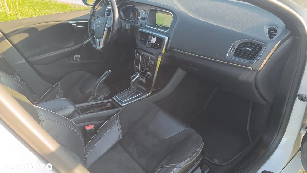 Volvo V40 D4 Geartronic RDesign - 12