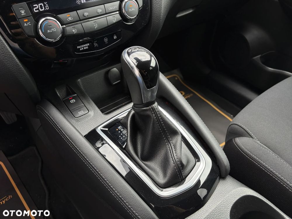 Nissan Qashqai 1.3 DIG-T N-Connecta DCT - 31