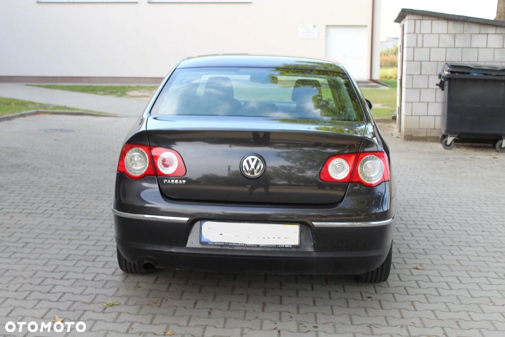 Volkswagen Passat 1.6 Comfortline - 2